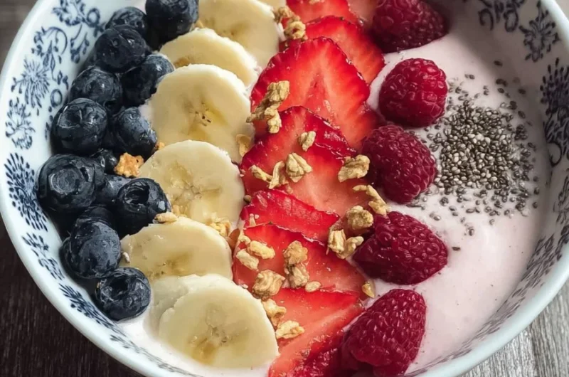 5-Minute smoothie bowl topped with yogurt and fresh fruits for a healthy meal.