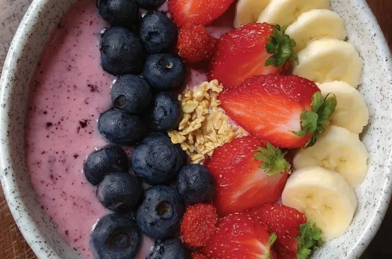 Quick smoothie bowl with Greek yogurt and fresh fruit toppings